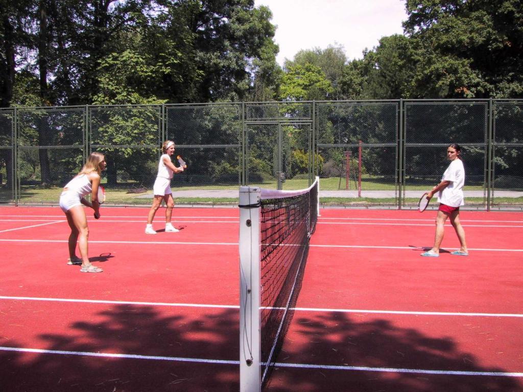 Tenis a/nebo squash v ubytování Ensana Spa Smrdáky nebo okolí