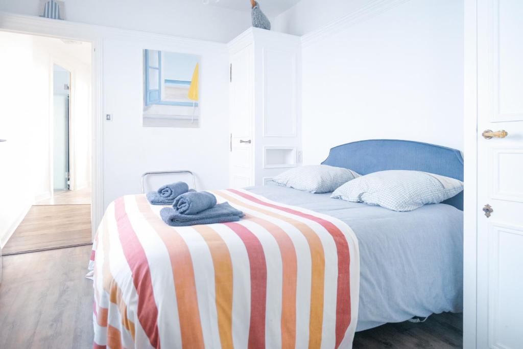 Posteľ alebo postele v izbe v ubytovaní Appartement face à la baie des Sables d'Olonne - 4 à 6 pers
