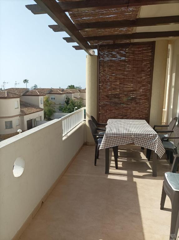 Balkón nebo terasa v ubytování Apartamento con piscina y terraza con vista al mar