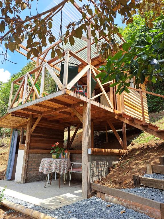 El edificio en el que está el campamento