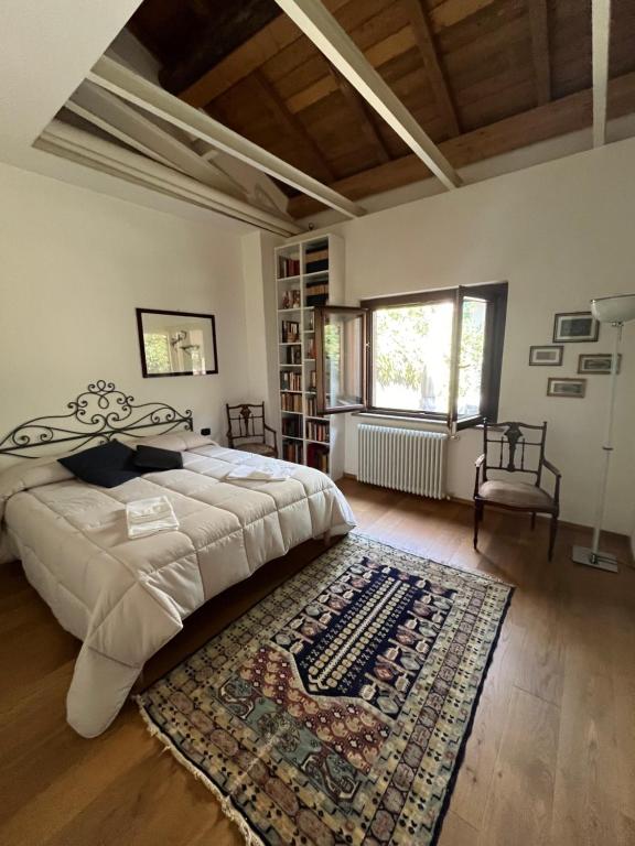 a bedroom with a large bed and a rug at LE SORELLE in Rome