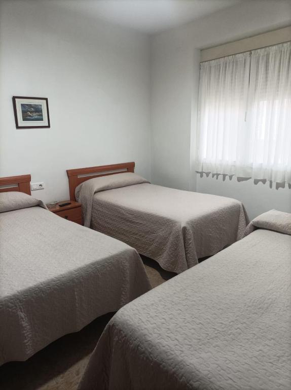 Кровать или кровати в номере PENSIÓN CARLOS III