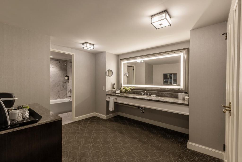 Fairmont Olympic Hotel - Deluxe Doppelzimmer Mit Zwei Doppelbetten