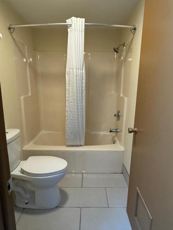 Scottish Inn & Suites - Eau Claire - Habitación Estándar King