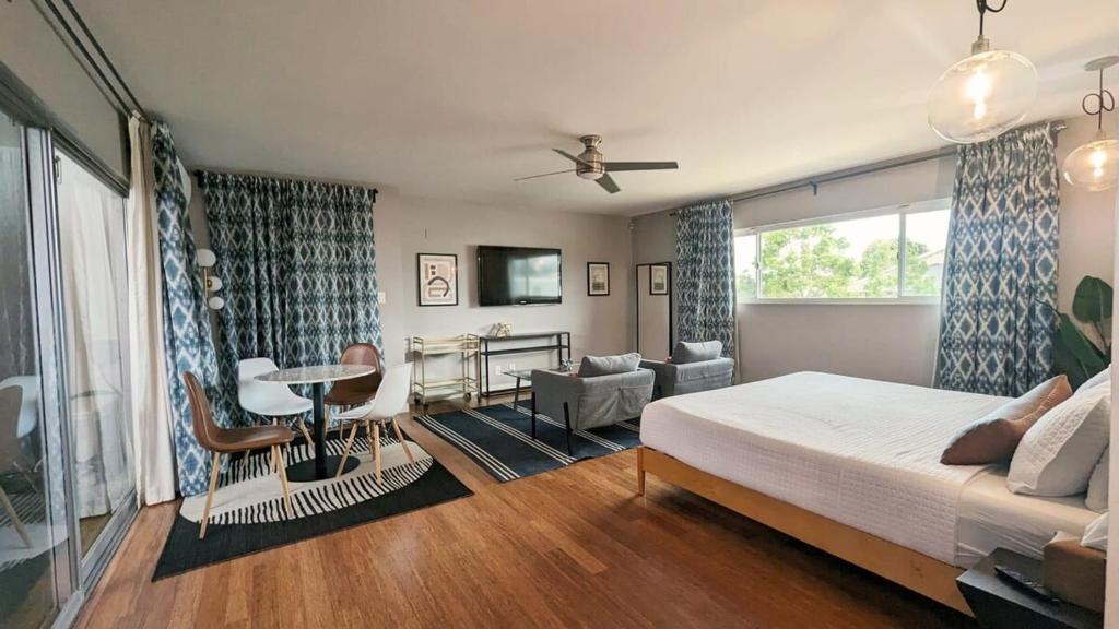 a bedroom with a bed and a living room at LA Huge Mid Century Guesthouse Patio LAX Beach in Los Angeles
