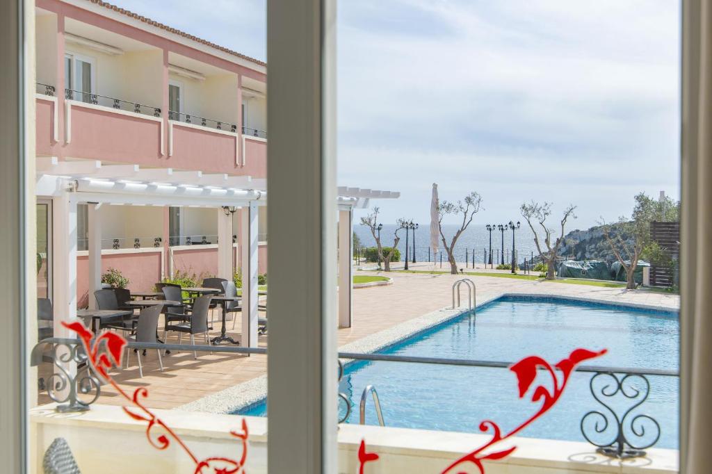 A piscina localizada em Hotel Sa Barrera - Adults Only ou nos arredores