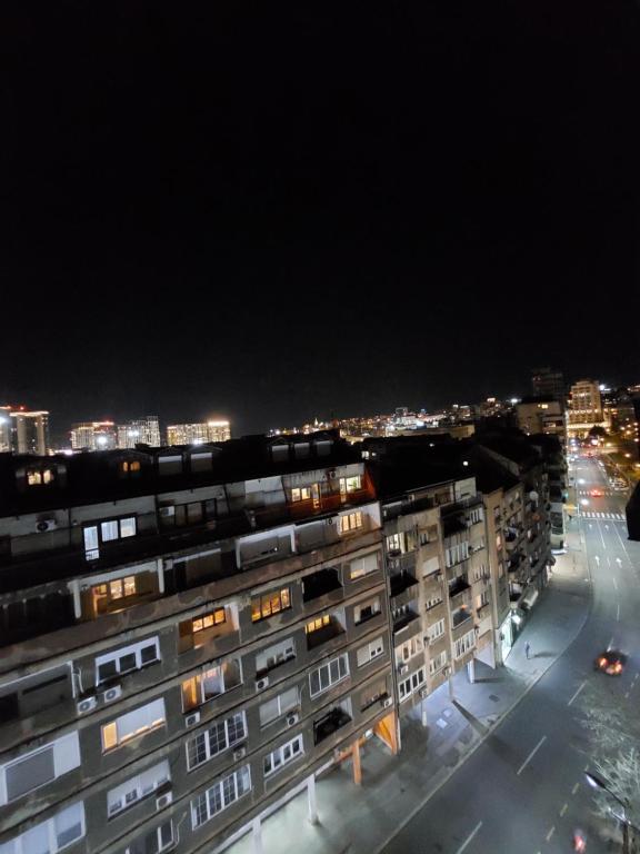 Nespecifikovaný výhled na destinaci Sajmište nebo výhled na město při pohledu z apartmánu
