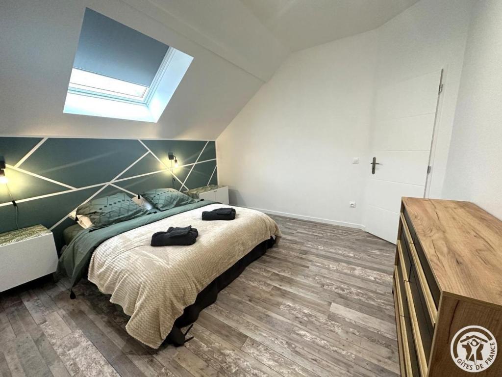 Tempat tidur dalam kamar di G&icirc;te Abbecourt, 3 pi&egrave;ces, 4 personnes - FR-1-526-46