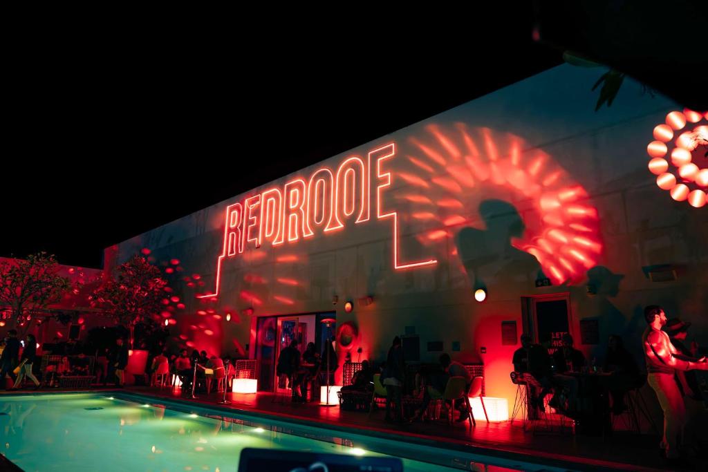 Radisson RED Dubai Silicon Oasis - Resim 43