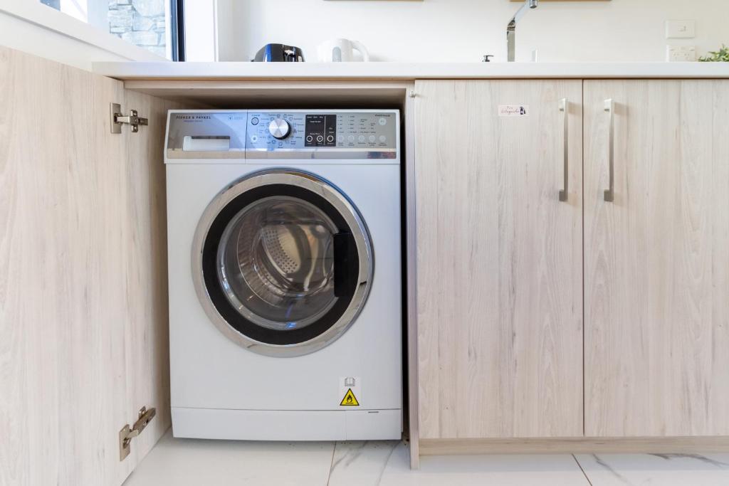 1 Bedroom Gem with Hagley Park at your doorstep - Resim 5