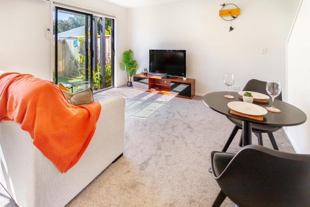 1 Bedroom Gem with Hagley Park at your doorstep - Resim 1