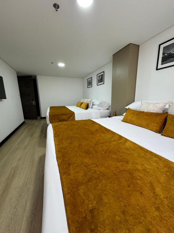 Postel nebo postele na pokoji v ubytování Hotel WLH Gold Bogota