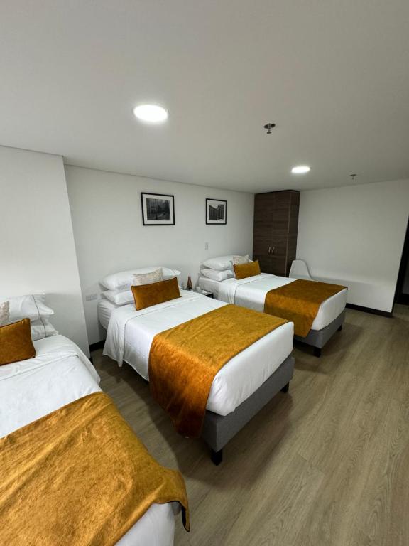 Postel nebo postele na pokoji v ubytování Hotel WLH Gold Bogota