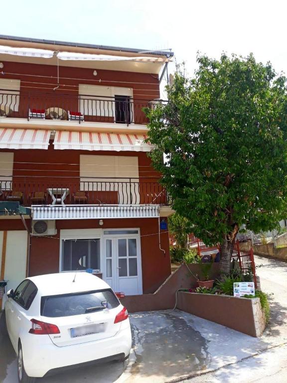 Apartments with parking space Okrug Gornji - Ciovo - 22795