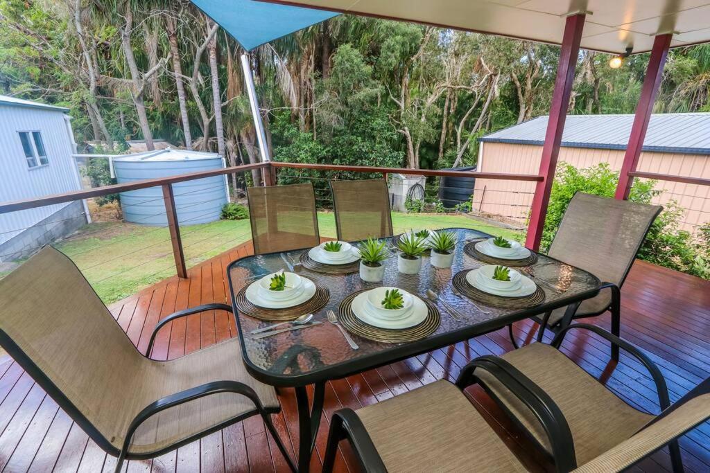 Balkón nebo terasa v ubytování McLeods - Three-Bedroom, Pet-Friendly Coastal Escape in Central Agnes Water