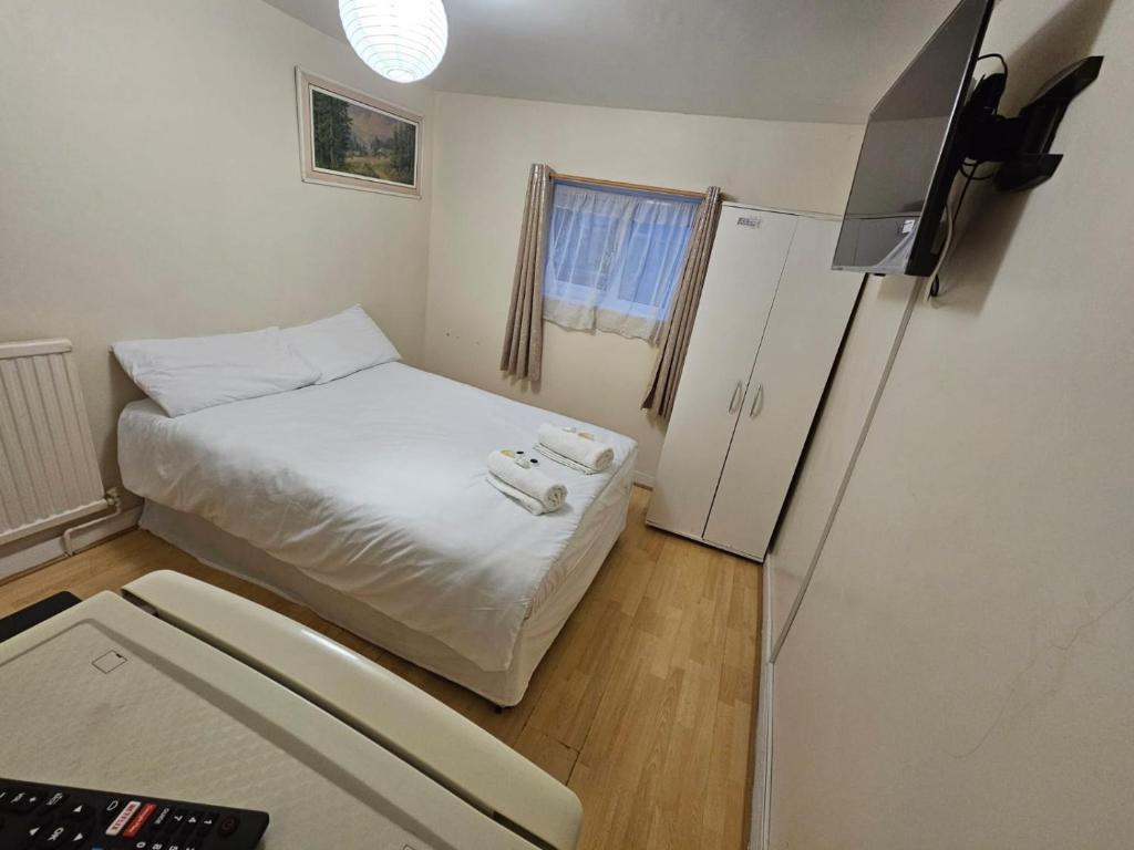 Bruce Rooms - Small Double Room