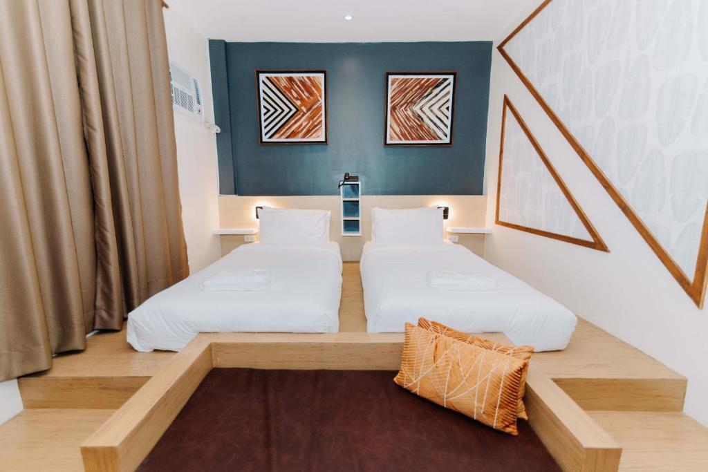 Postel nebo postele na pokoji v ubytování Jovinaj Travellers Inn