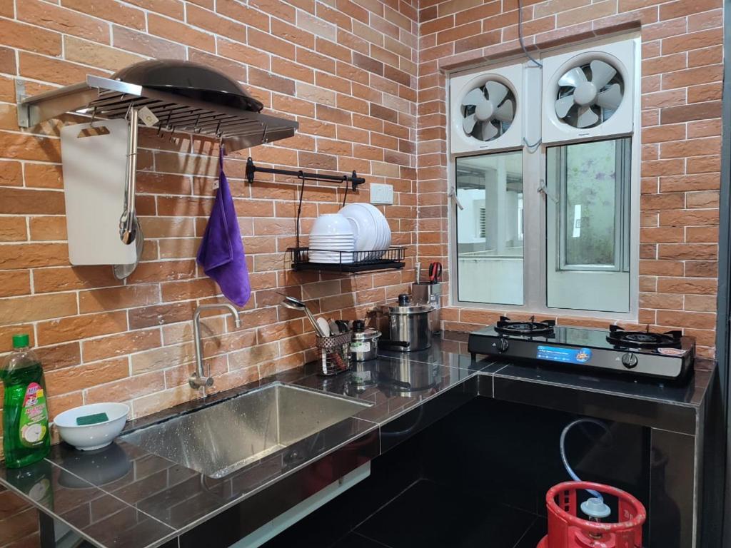 Dapur atau dapur kecil di Adik aisyah muji pistachio homestay cameron highlands