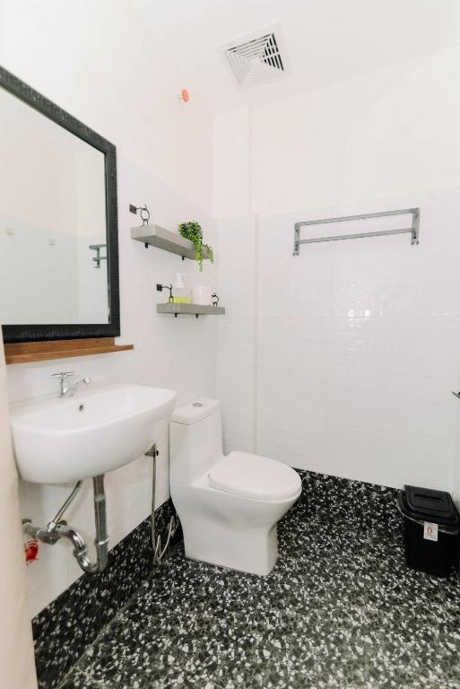 Koupelna v ubytování Jovinaj Travellers Inn