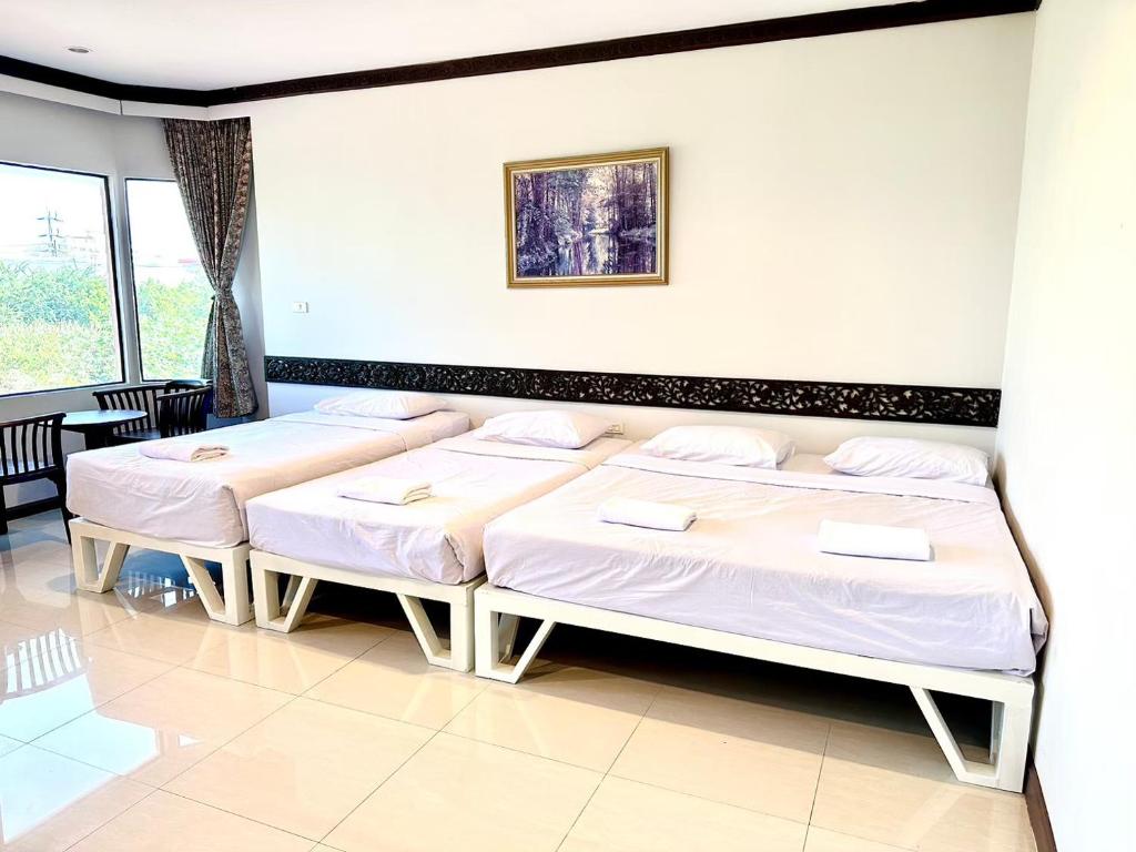 Postel nebo postele na pokoji v ubytování บ้านสวนรีสอร์ท นครสวรรค์