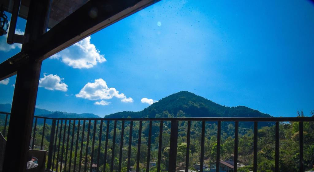 Nespecifikovaný výhled na hory nebo výhled na hory při pohledu z hotelu