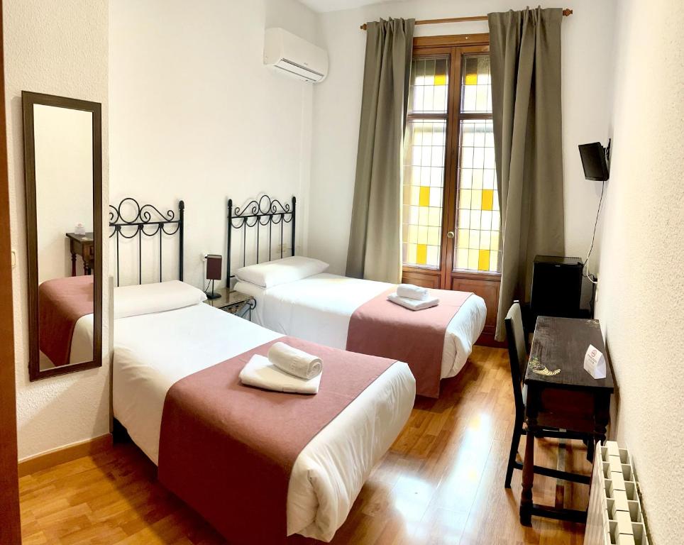 Posteľ alebo postele v izbe v ubytovaní Arteaga Hostal & Baños Arabes Elvira