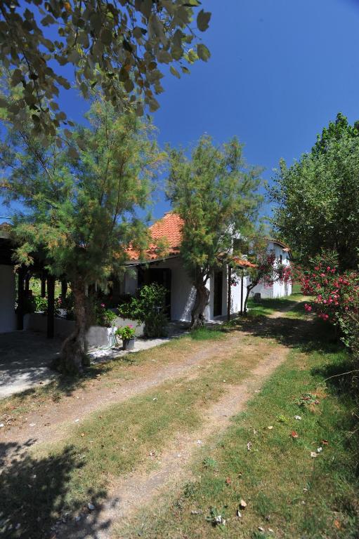 Ogród w obiekcie Apartments Korakakis Beach