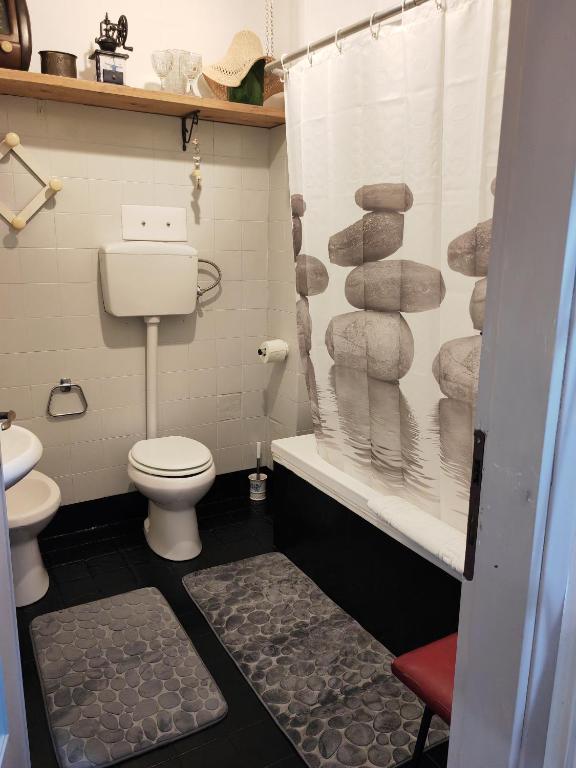 A bathroom at B&B LaMaGia di Corte Moronati