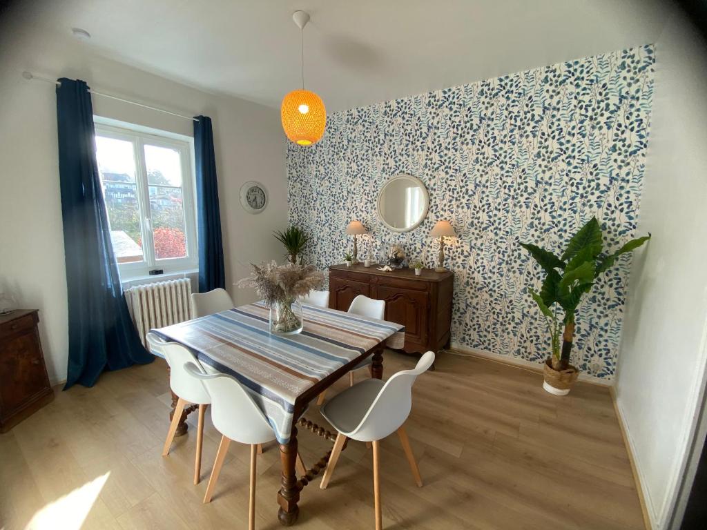 Χώρος καθιστικού στο Appartement quatre couchages, 100 m plage