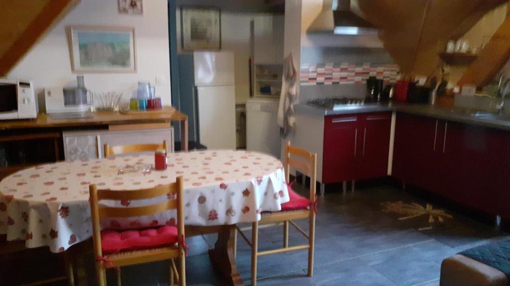 Kuhinja oz. manjša kuhinja v nastanitvi gite du sapin vert