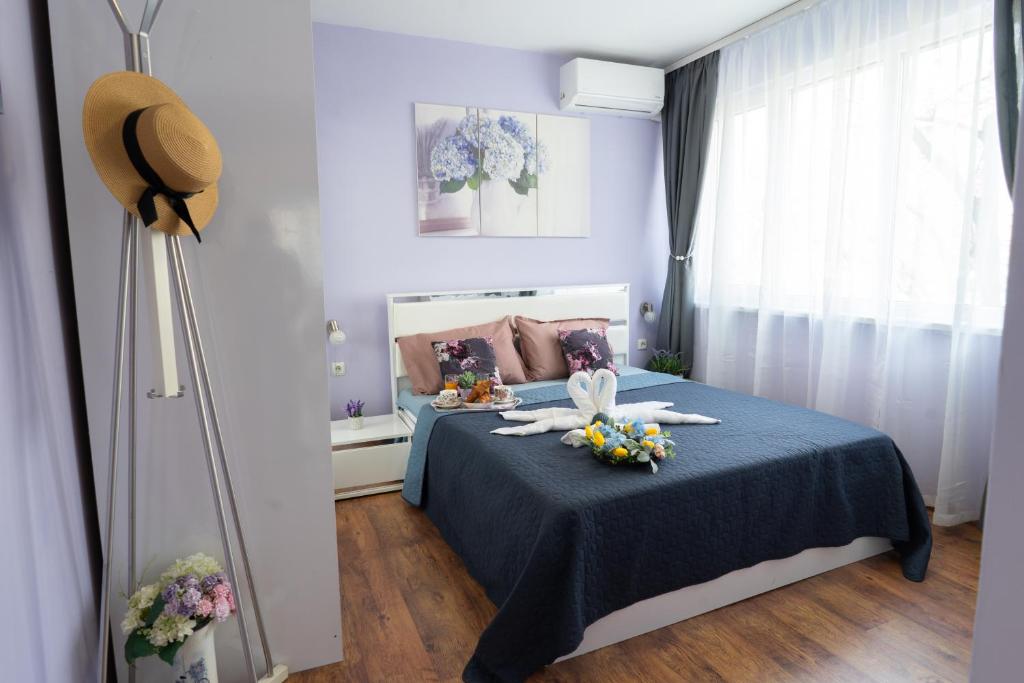 Postel nebo postele na pokoji v ubytování Luxury 2BR Retreat in Central Varna