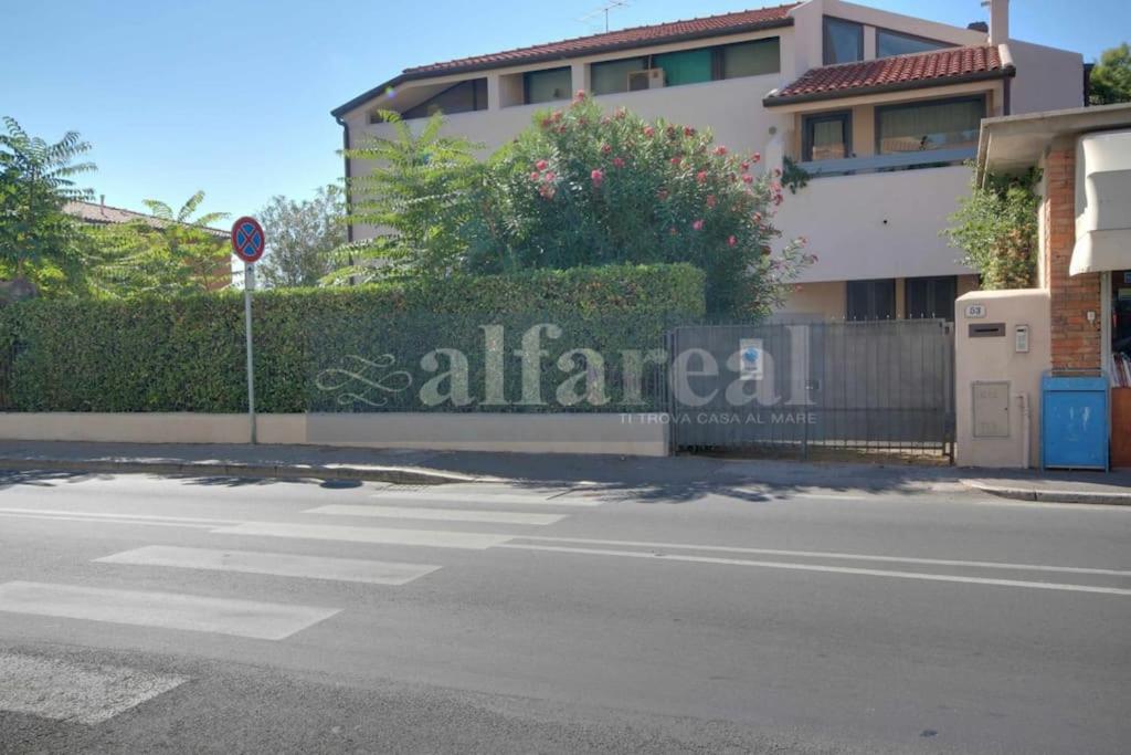 Kép Villetta Ciro, 3 camere, giardino e parcheggio, a soli 50 m dal mare! by Alfareal szállásáról Castiglione della Pescaiában a galériában