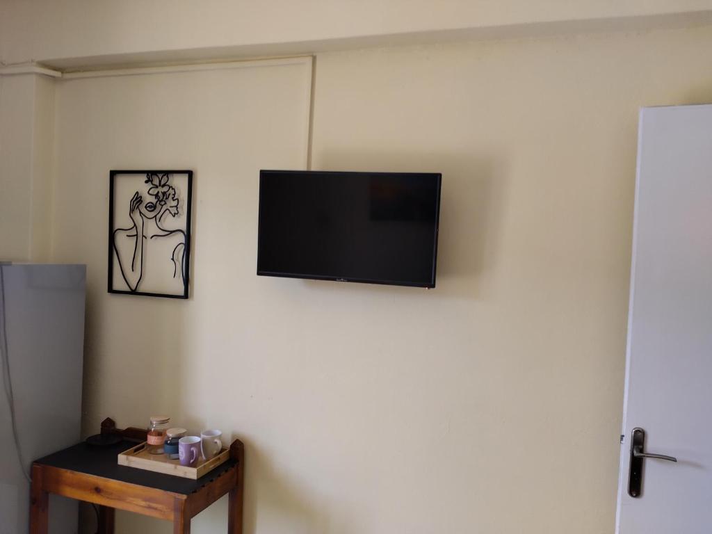 TV a/nebo společenská místnost v ubytování Jimmy's Apartments