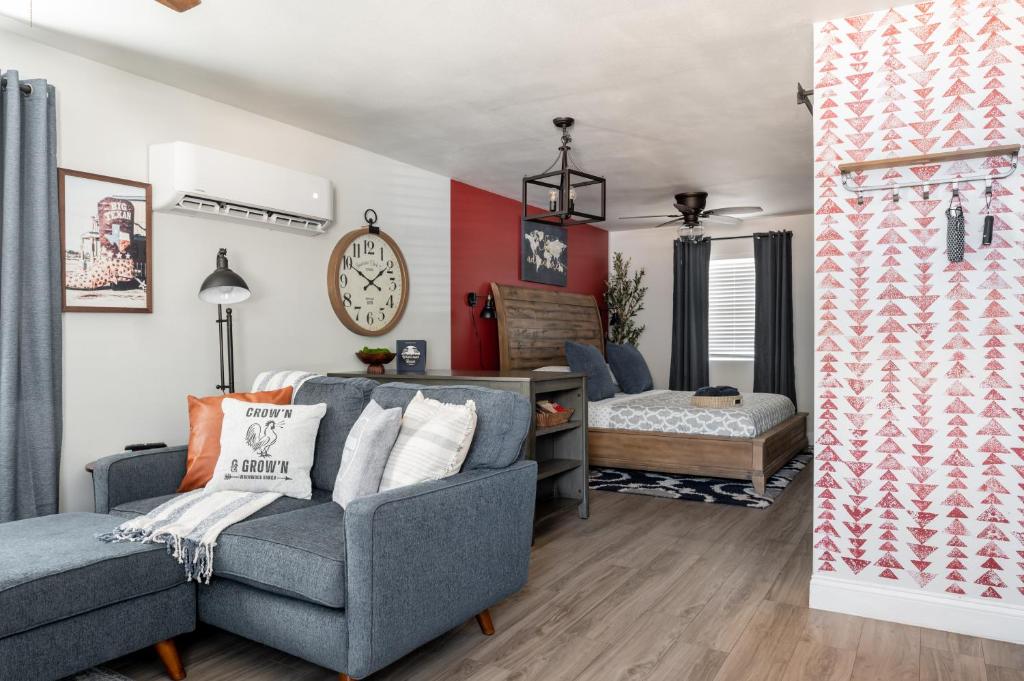a living room with a couch and a bed at Garofalo Cottage at Wrenwood Ranch, King Bed in Johnson City
