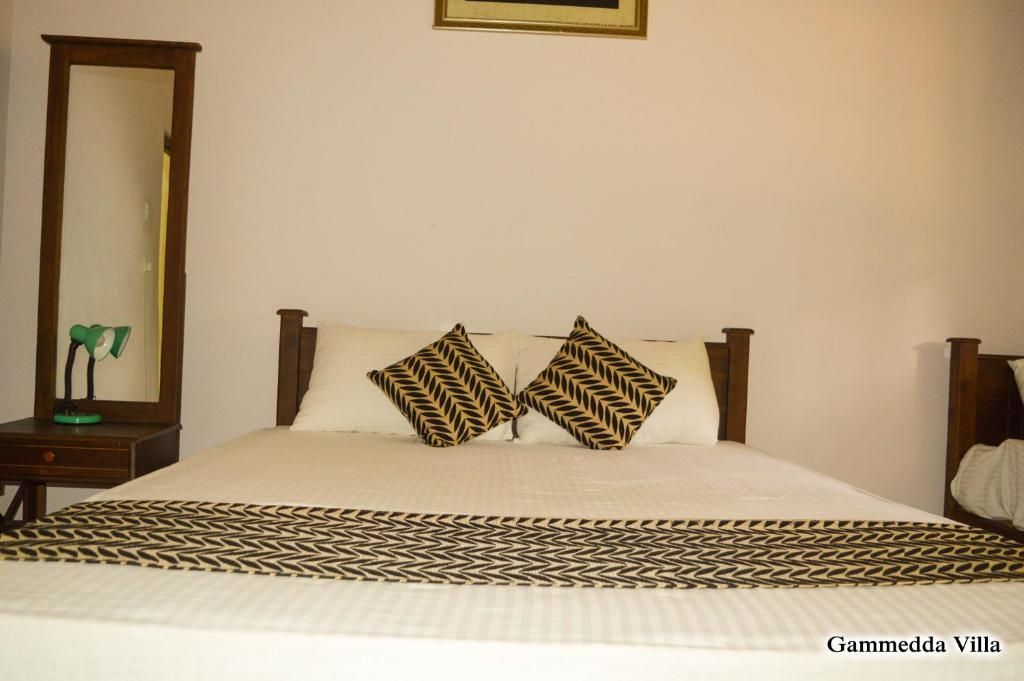 เตียงในห้องที่ Gammedda Villa