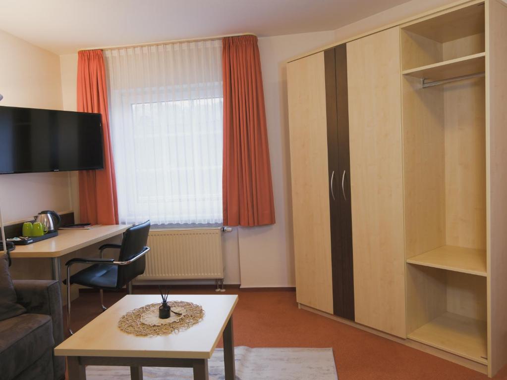 TV a/nebo společenská místnost v ubytování Hotel Burgklause