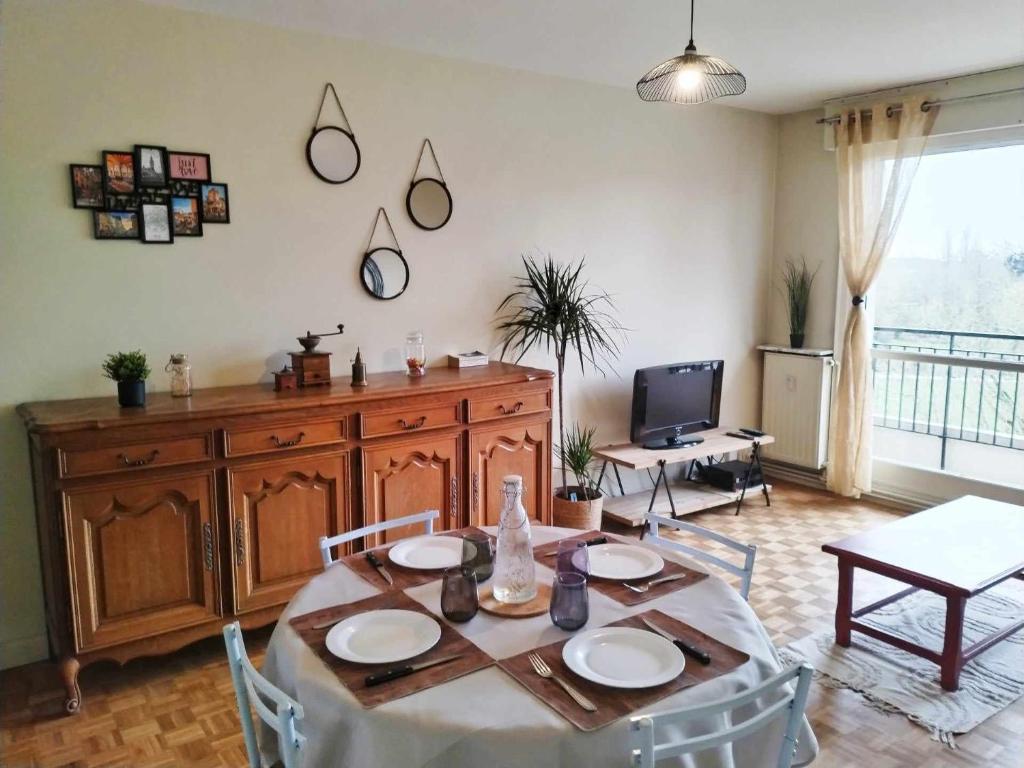 Ruang duduk di Appartement Barbieux - Roubaix - 15min de Lille