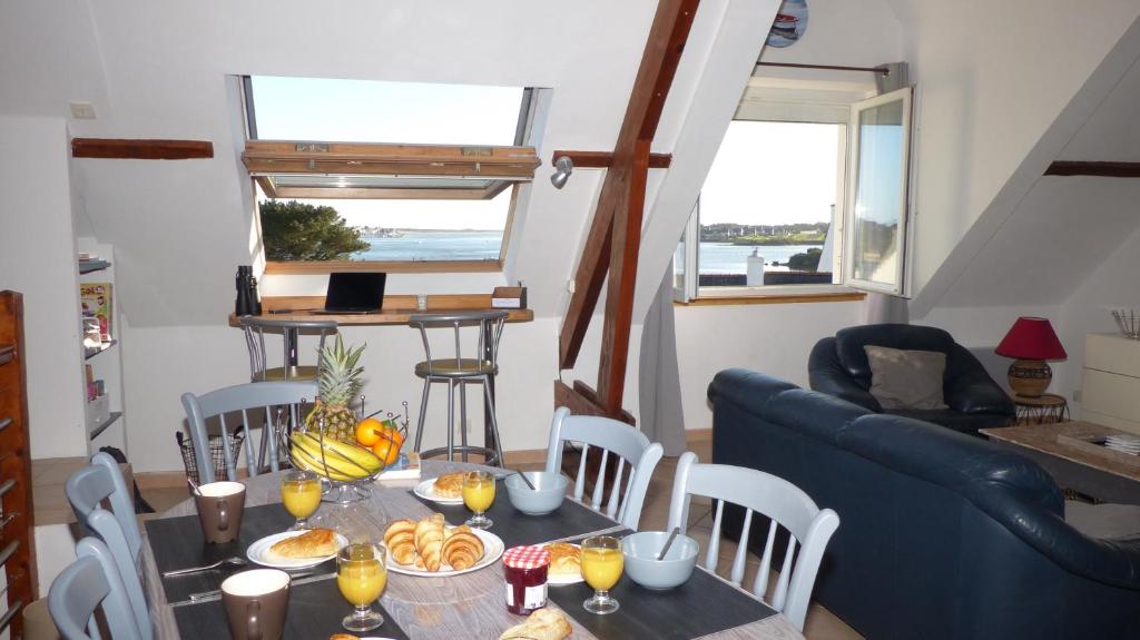 Posezení v ubytování Appartement tout confort avec vue sur mer