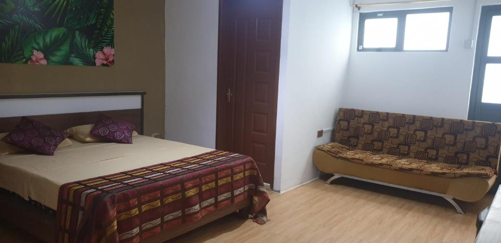 Postel nebo postele na pokoji v ubytování Royal Residency