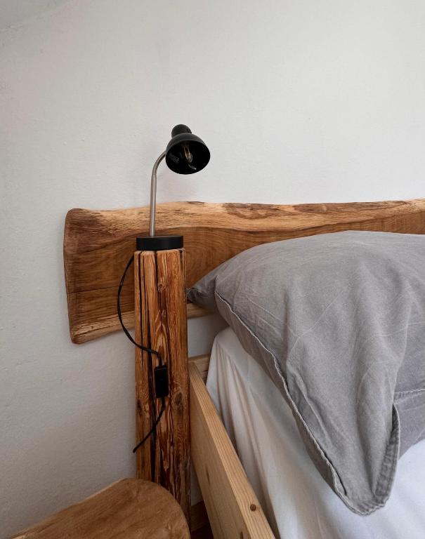 Voodi või voodid majutusasutuse Ferienwohnung, nahe dem Faaker See toas
