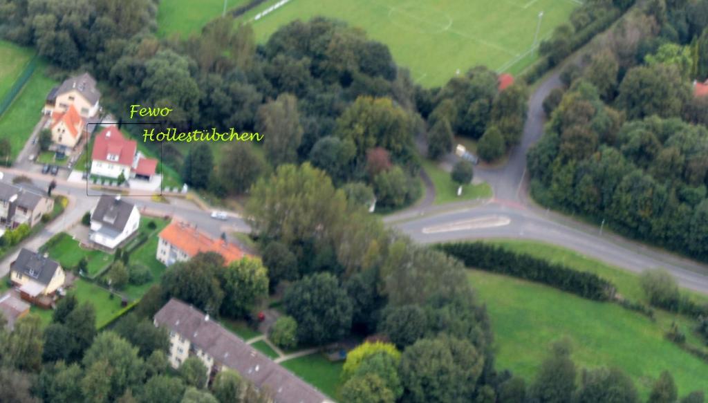 an aerial view of a house and a road at Hollestübchen in Lichtenau