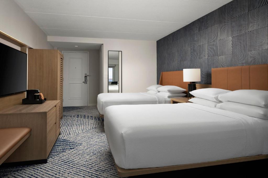 Sheraton Erie Bayfront Hotel - Gaster, 2 Queen, Marina View