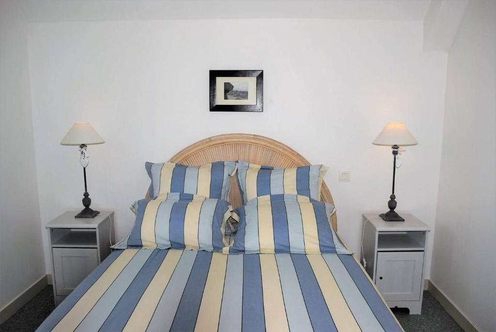 Posteľ alebo postele v izbe v ubytovaní Superbe appartement 3 étoiles à proximité centre et plage à PERROS-GUIREC - Réf 942