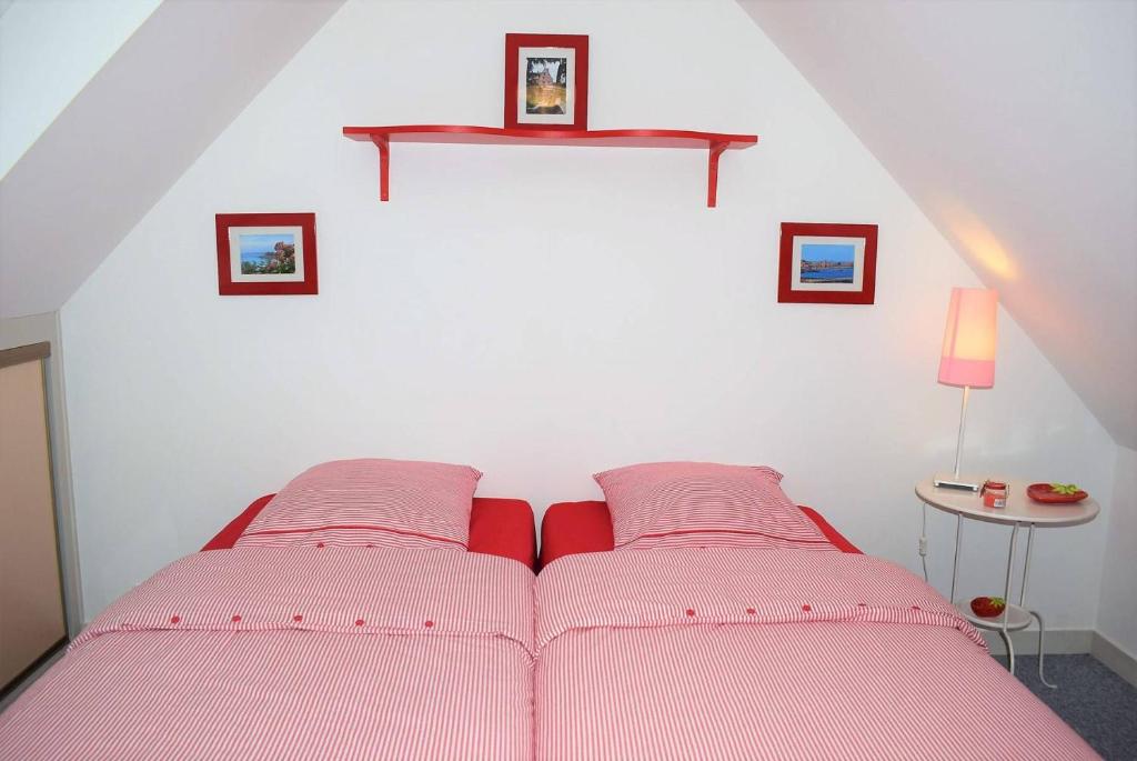 Posteľ alebo postele v izbe v ubytovaní Superbe appartement 3 étoiles à proximité centre et plage à PERROS-GUIREC - Réf 942