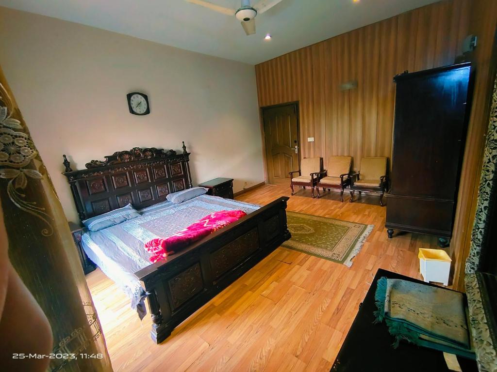 3 bedrooms kanal house lahore
