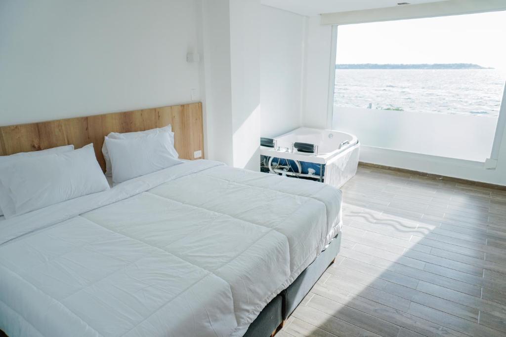 Postel nebo postele na pokoji v ubytování Hotel Caribbean Cartagena