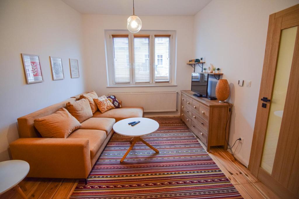 a living room with a couch and a table at Apartament Sikorskiego in Poznań