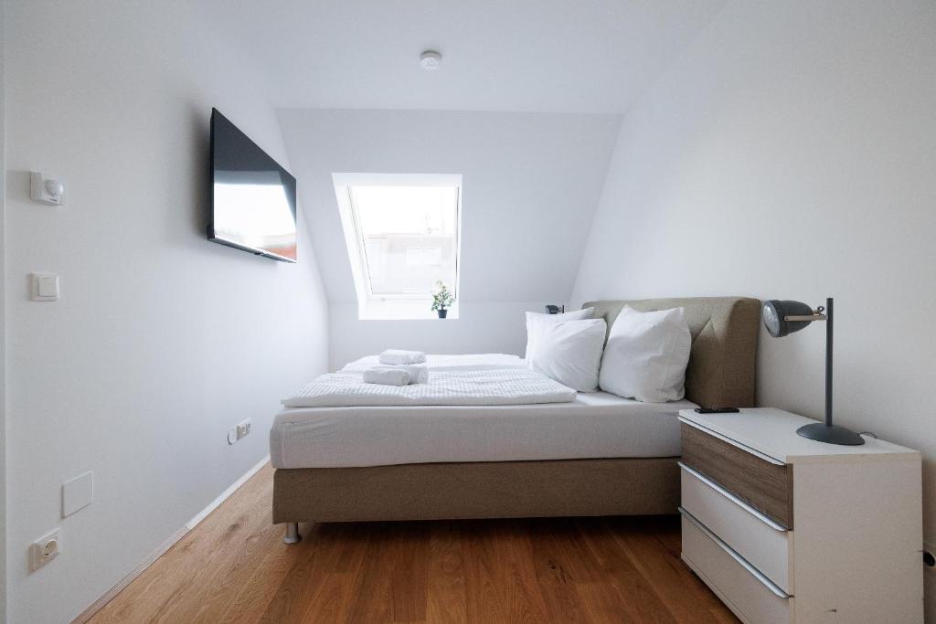 SYMPHONY Apartments 41 - Modern Loft with Terrace and Grill in Central Location - Two-Bedroom Apartment