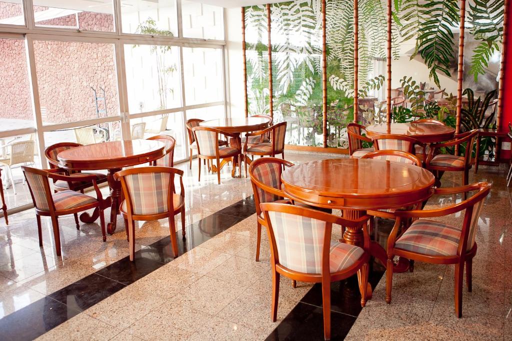  Ritz Plaza Hotel