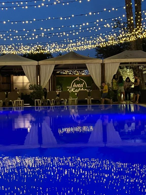 The swimming pool at or close to Hotel Redebora